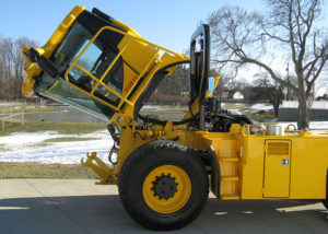 UT5212 Cab Tilts Hydraulic Access